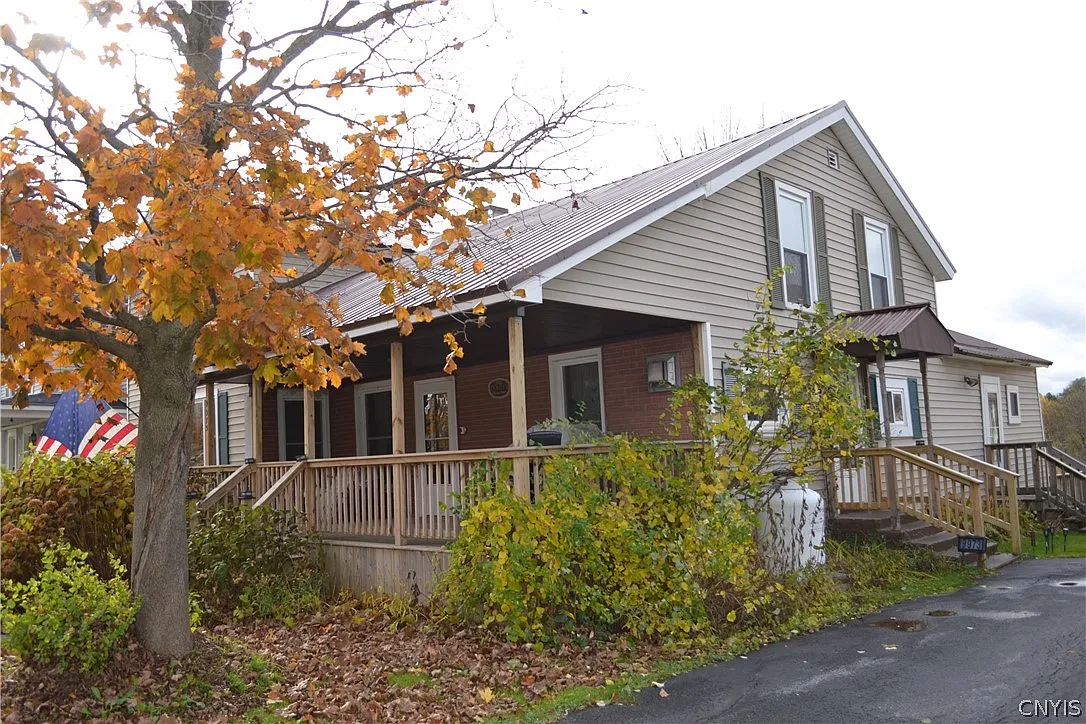 3 bed, 2.0 bath, 2184 sqft, $1,700 — Photo 3