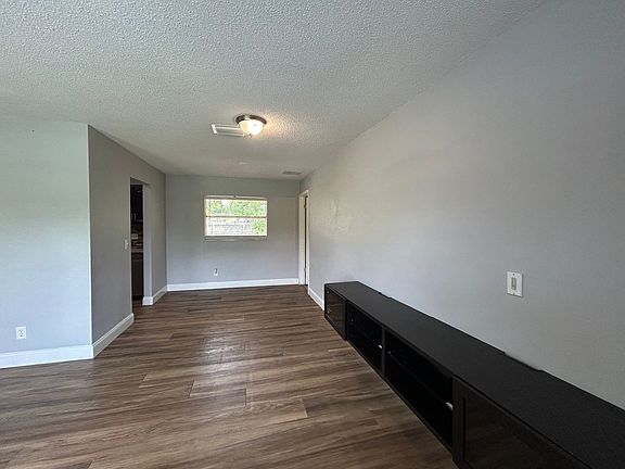 4th image of 561 Thomas Jefferson Way