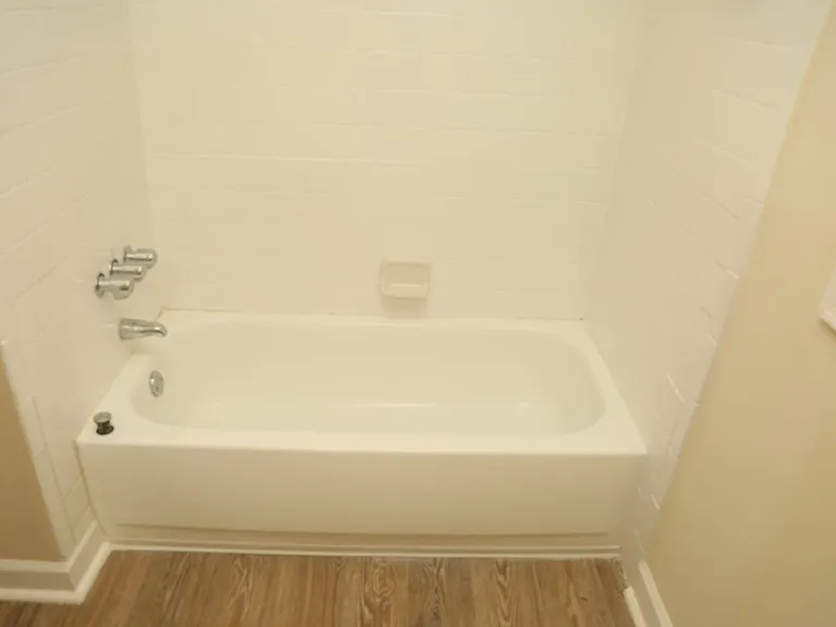 324 Caroline Ave — Photo 9
