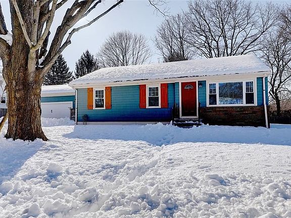 3rd image of 10 Mulberry Cir