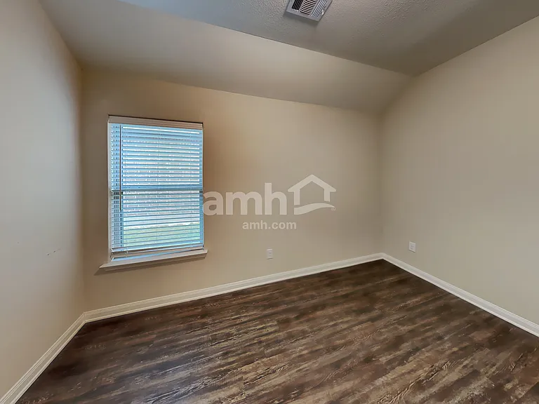 724 Lansman Trl — Photo 15