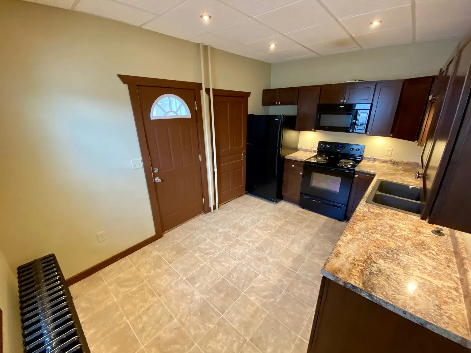 5 bed, $2,000 — Photo 2
