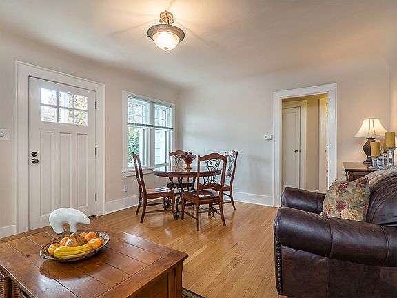 Hardwood floors > livingroom