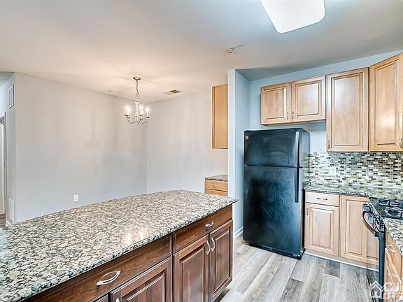 4th image of 526 Doral Ct