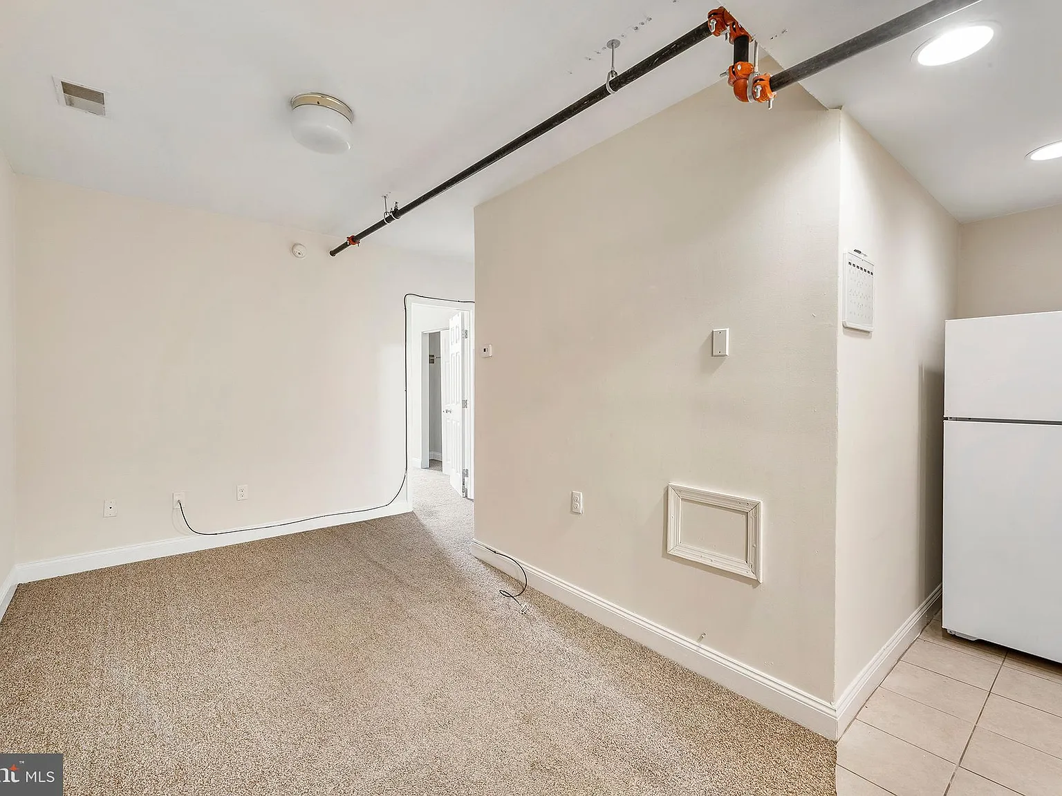 1 bed, 1.0 bath, 850 sqft, $1,300 — Photo 1