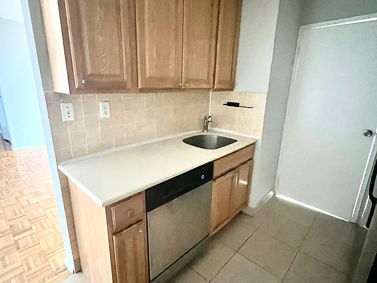 4430 Douglaston Pkwy #5A — Photo 13