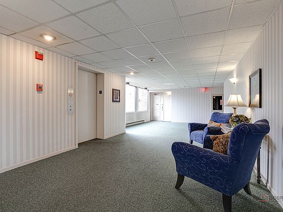 3rd image of 917 Vose Dr APT 411