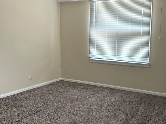 5th image of 1029 E Liberty Dr