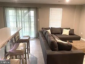 3 bed, 2.5 bath, 1960 sqft, $3,200 — Photo 4