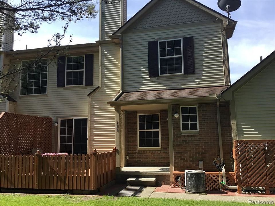1st image of 186 Barrington Cir #1