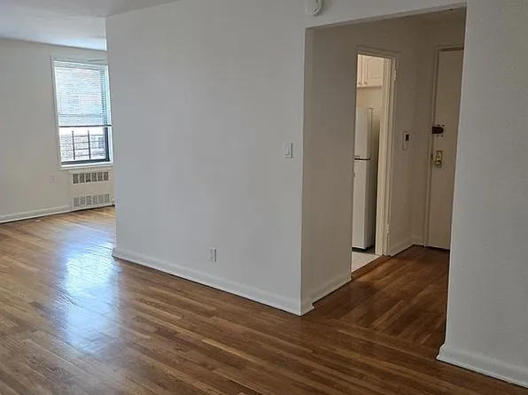 61-10 183rd St Unit 2F, Queens, NY 11365