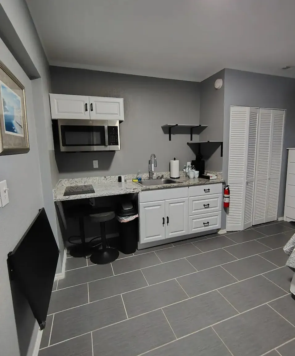 Studio, 400 sqft, $1,200 — Photo 2