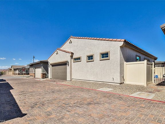 5th image of 758 Iris Desert St
