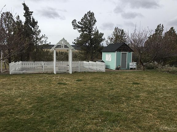 5th image of 935 NW Perennial Way