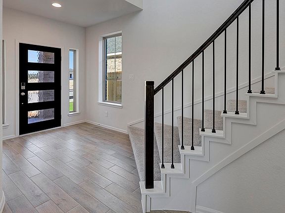 3rd image of 1556 Alsatian Avenue
