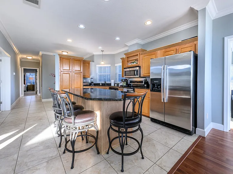 2 Emden Cir — Photo 12