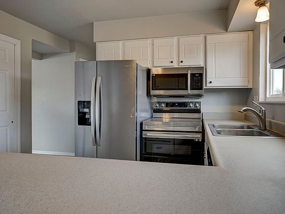 2nd image of 6724 Hampton Dr
