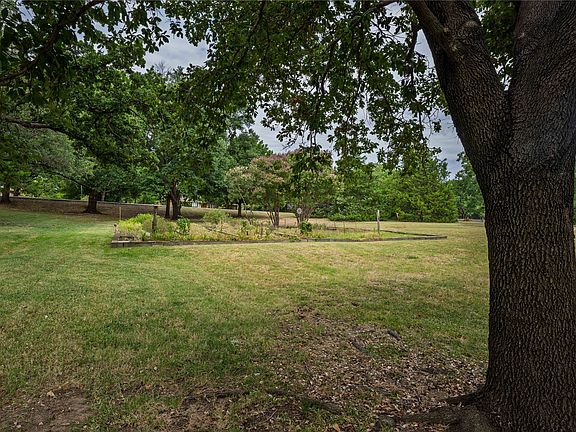5th image of 103 Red Oak Ln