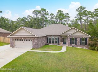1008 Cardinal Cv, Ocean Springs, MS 39564