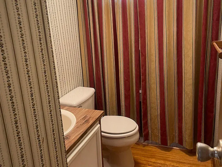 1/2 bath
