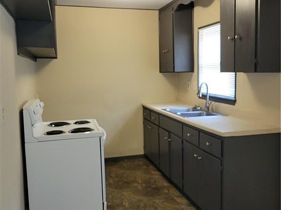 5th image of 2530 S 52nd St