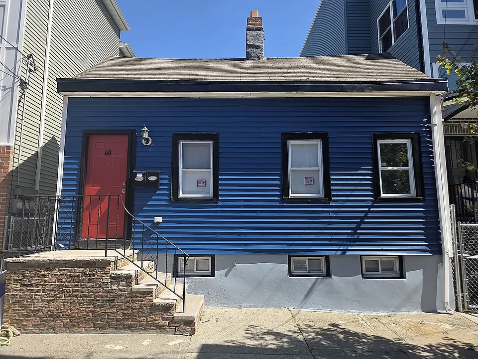 40 Blum St
