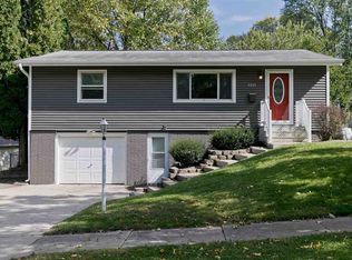 1325 Alpine Rd, Marion, IA 52302