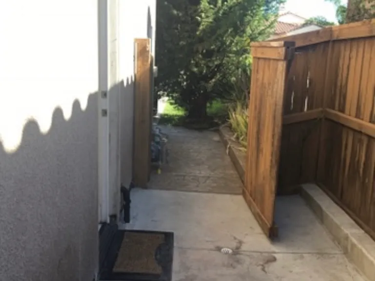 1476 Edgehill Dr — Photo 9
