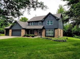 260 Plumtree Ln, West Chicago, IL 60185