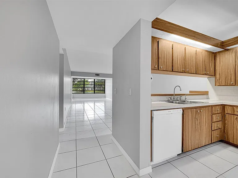 1713 Whitehall Dr #103 — Photo 6