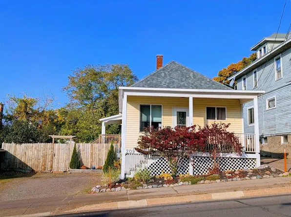 209 N 4th St, Marquette, MI 49855