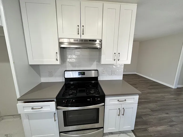 Fully renovated kitchen, with quartz countertops & stainless steel appliances