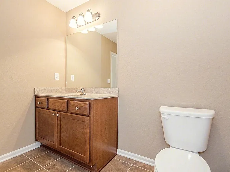 Parkway Oaks Townhomes and Duplexes — Photo 36