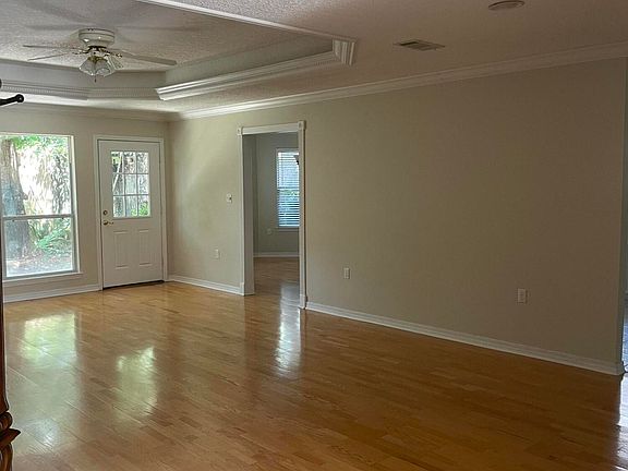 4th image of 811 Whitrock Ln
