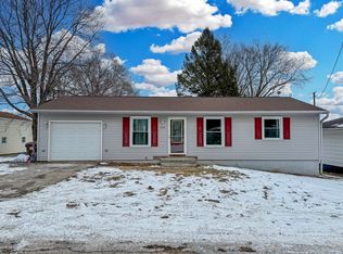 215 Baird St, Dakota, IL 61018