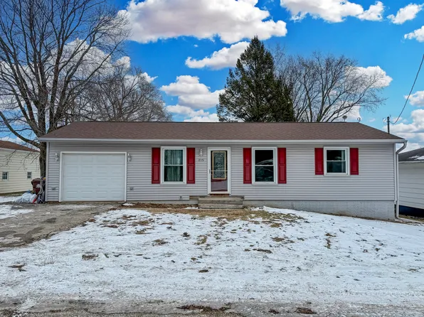 215 Baird St, Dakota, IL 61018