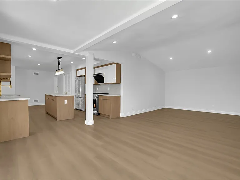 325 W Le Roy Ave — Photo 18
