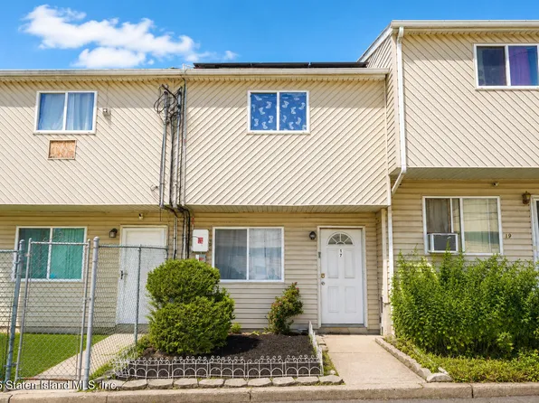 17 Betty Ct, Staten Island, NY 10303