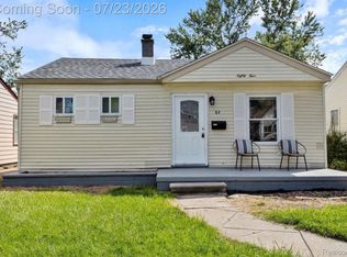 84 E Kalama Ave, Madison Heights, MI 48071