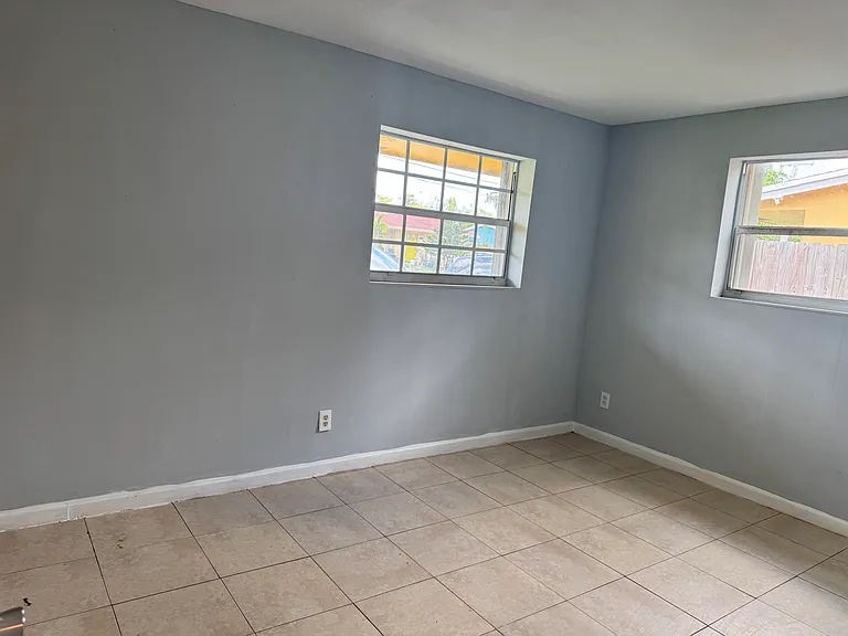 1740 SW 70th Way — Photo 12