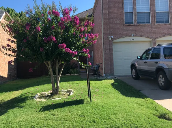 945 Winterstone Dr, Lewisville, TX 75067