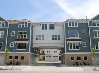 817 7th St #418, Traverse City, MI 49684