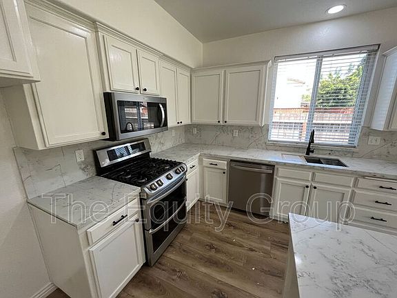 3rd image of 2148 N Tommy St