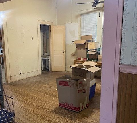 5th image of 403 W 5th St