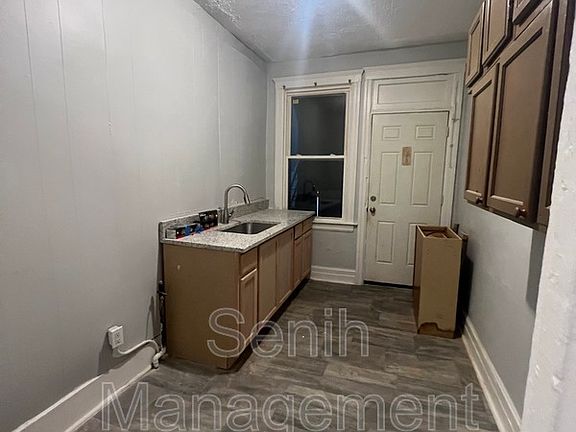 3rd image of 3980 Helen St