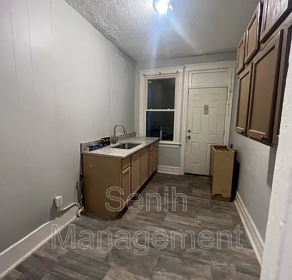 3980 Helen St — Photo 3