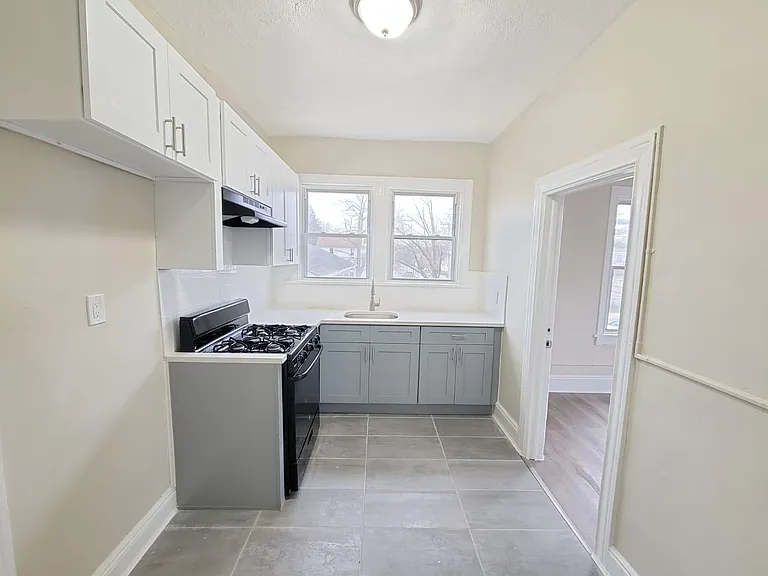 191 1st St #12 — Photo 1