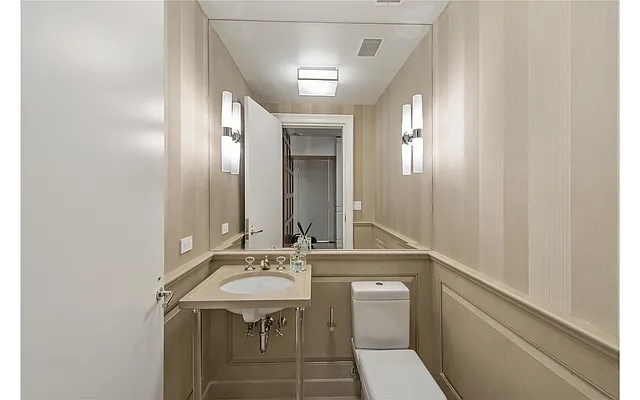 Rented by Douglas Elliman | media 27