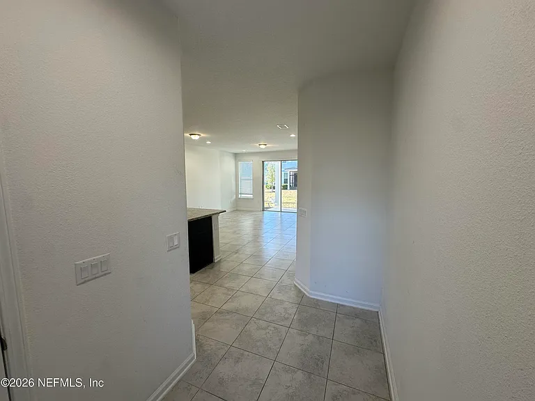 136 Pinebury Ln — Photo 4