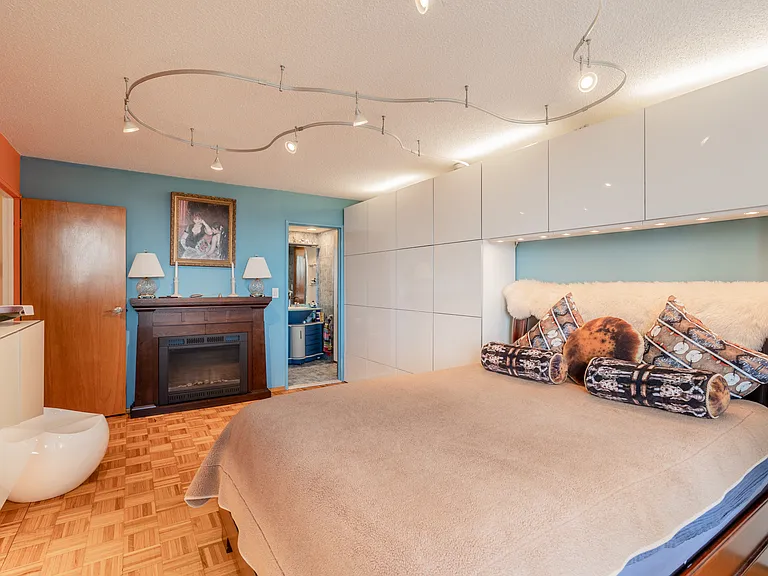 200 Winston Dr #718 — Photo 14